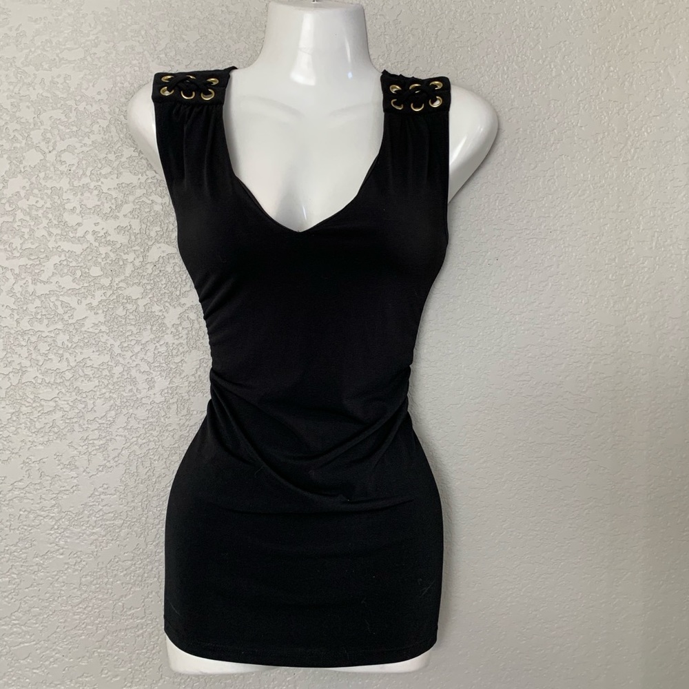 Black top with grommets M